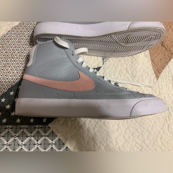 Nike Blazer Mid 77’s - Picture 2 of 10
